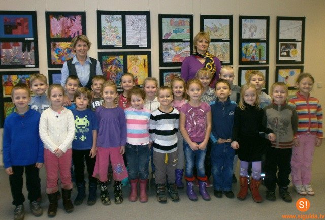 Bērnudārza „Ābelīte” bērni viesojas Siguldas novada bibliotēkā