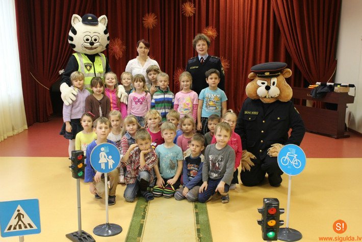Bērnudārzā “Ieviņa” ciemojās Valsts policija