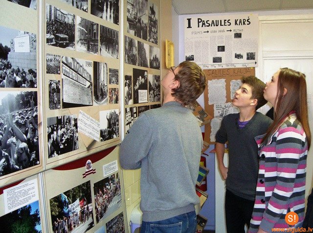 Barikāžu dienu piemiņas godināšana Siguldas Valsts ģimnāzijā