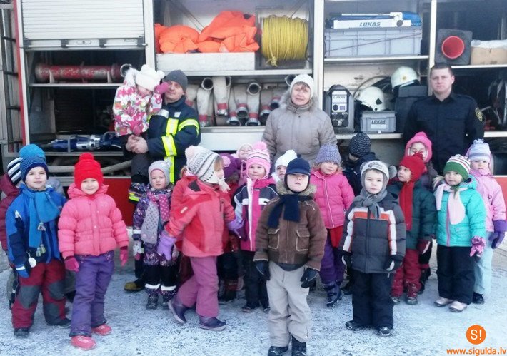 Bērnudārza „Ābelīte” bērni iepazīst profesijas