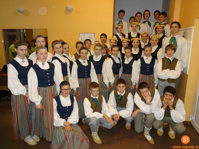 Siguldas 1.pamatskolas kolektīvs „Purenīte” uzstājas Preiļos