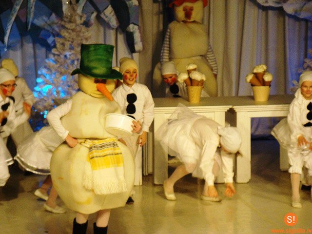 Deju kolektīvs „Vizbulīte” rīko tērpu akciju