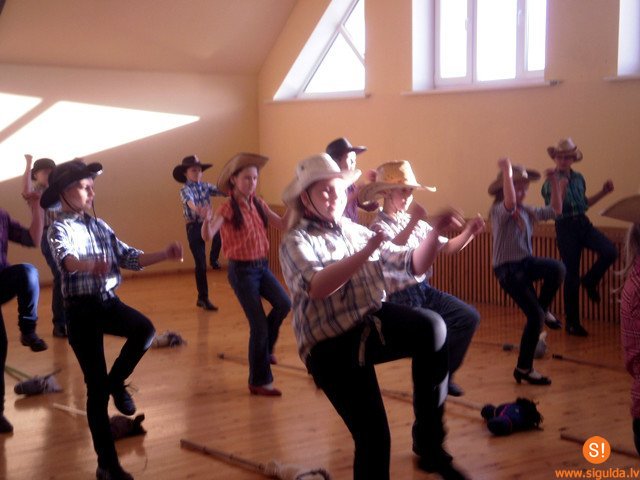 Allažu pamatskolā norisinājās deju mākslas konkurss