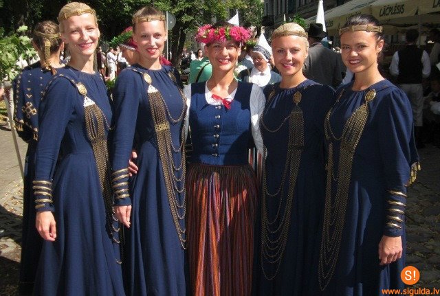 Deju kolektīvs „Vizbulīte” meklē dejotājas