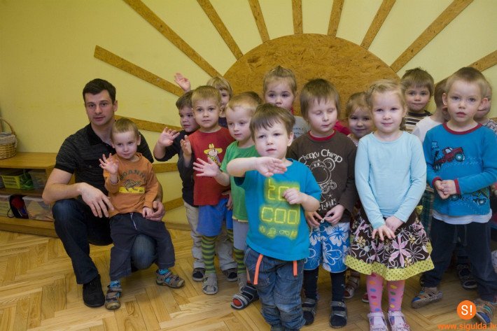 Bērnudārzā „Saulīte” ciemojas Martins Dukurs