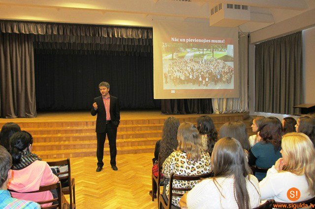 Ģimnāzijas vidusskolēni tiekas ar Rīgas Stradiņa Universitātes pasniedzējiem