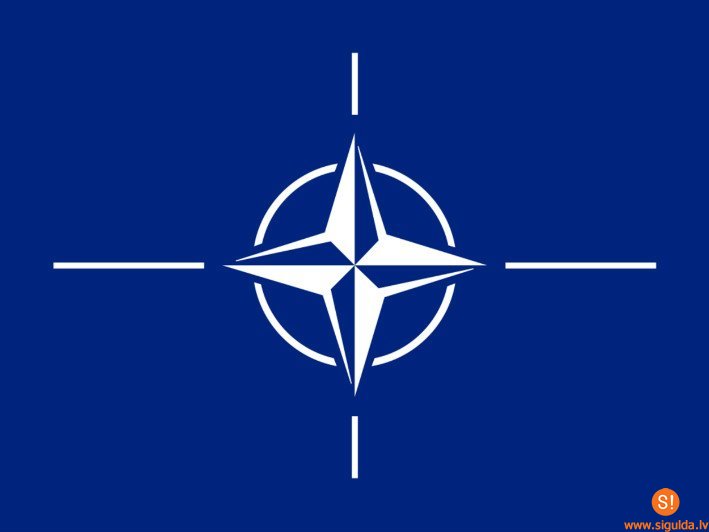 Ar ģimnāzijas skolēniem tiekas absolventi — Aizsardzības ministrijas darbinieki