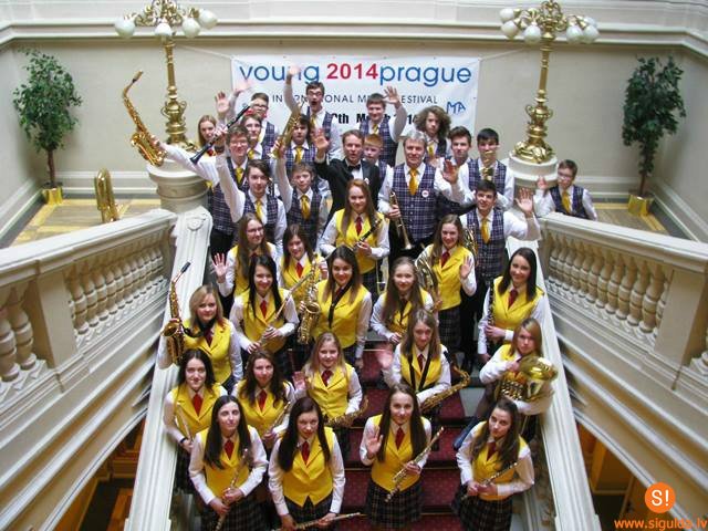 Orķestris „Sudrabkaņa” no Prāgas pārved sudrabu