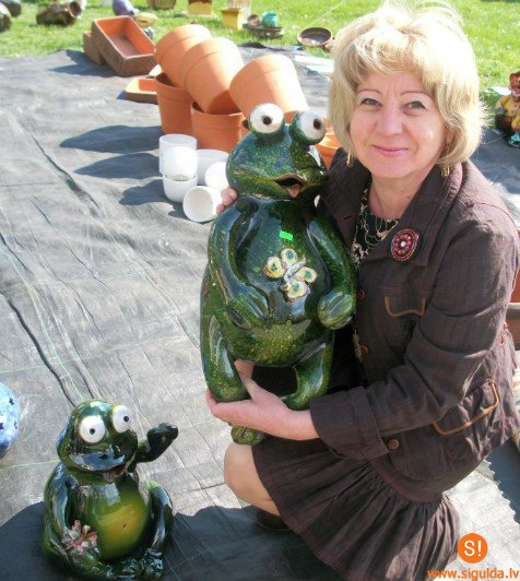 Jūdažu Sabiedriskajā centrā apskatāma varžu kolekcijas izstāde