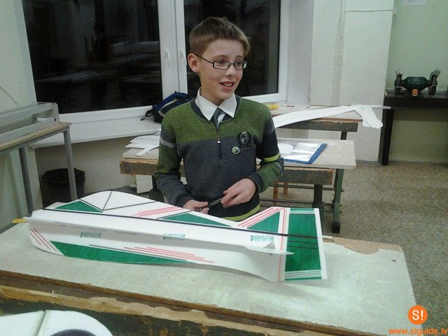 Latvijas televīzijas raidījumā skatieties Siguldas lidmodelistus