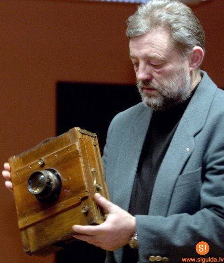 Aivara Lapiņa fotogrāfiju un foto aparātu izstāde „Daba. Cilvēks. Mijiedarbība.”