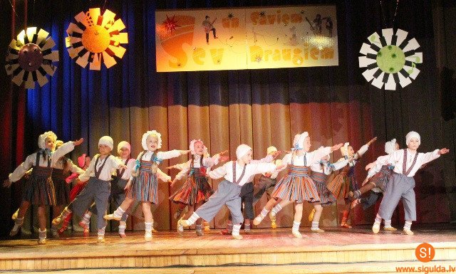 Pagasta Kultūras namā uzstāsies deju studija „Sidrabiņš”