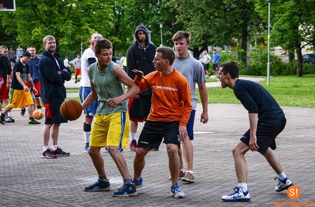 Piektdien Siguldā ielu basketbols un pauerliftings