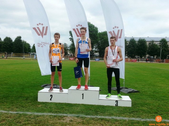 Vieglatlēts Pauls Daugulis U‑16  grupā izcīna sudraba medaļu