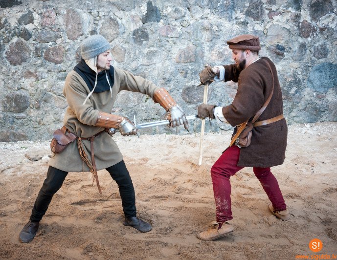 Parādi savas viduslaiku cīņas prasmes pasākumā „Sigulda nomet cimdu”