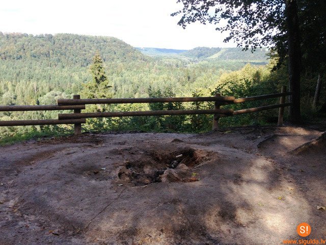 Izpostīta vēsturiska skatu vieta Siguldā — Ķeizarskats