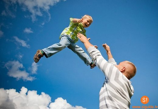 Kļūsti par audžuģimeni un palīdzi bērnam izaugt!
