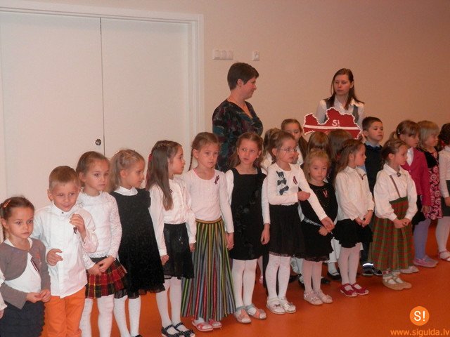Bērnudārzs „Pasaciņa” sveic Latviju dzimšanas dienā