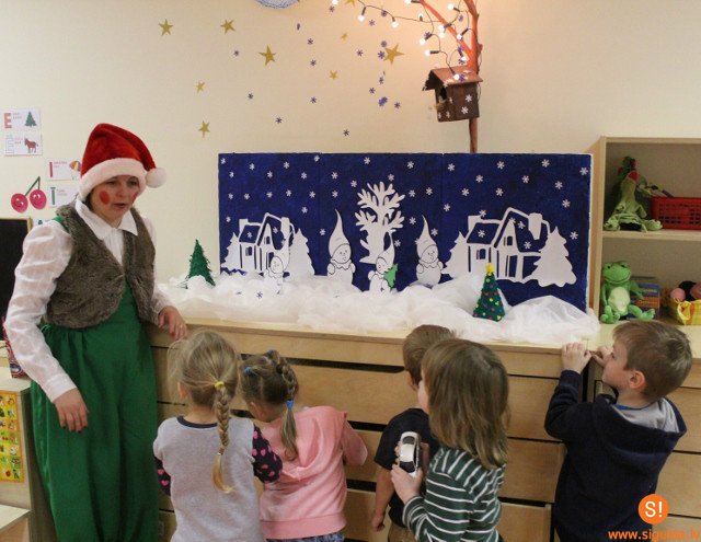 Zaļais rūķis māca bērniem  kā videi draudzīgi svinēt Ziemassvētkus