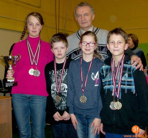 Siguldiešu sasniegumi 64 lauciņu dambretes spēlē