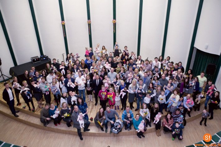 PAPILDINĀTS: Pašvaldība sveic 2014.gada otrajā pusgadā dzimušos novadniekus