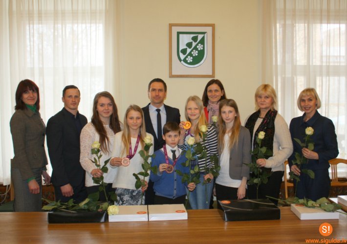 Priekšsēdētājs sveic Latvijas Jaunatnes ziemas Olimpiādes medaļniekus