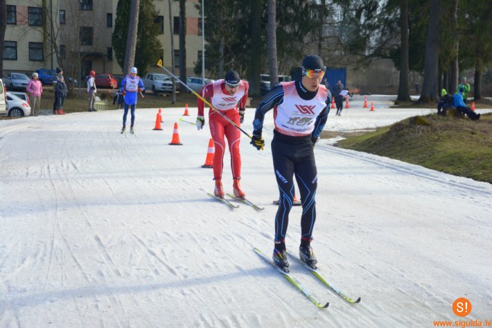 Noskaidroti uzvarētāji Latvijas III Ziemas Olimpiādes distanču slēpošanas sacensībās
