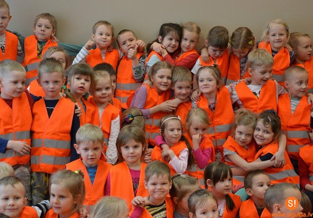 Atstarojošās vestes bērnudārza „Pīlādzītis” bērniem