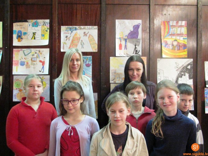 Skolēnu tikšanās ar rakstnieci Luīzi Pastori un mākslinieci Maritu Maizīti