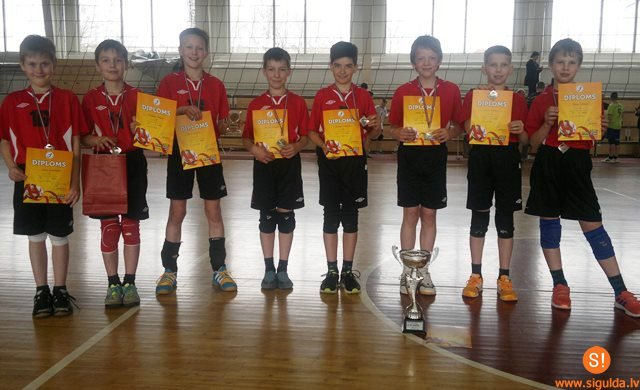 Zēnu komanda Latvijas Jaunatnes volejbola čempionātā izcīna 2.vietu