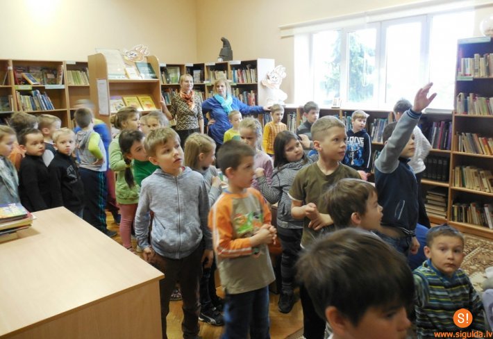 Topošie pirmklasnieki iepazīst Siguldas 1.pamatskolu