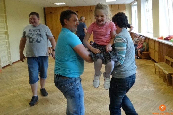 Tēvu dienas ieskandināšana bērnudārzā „Ābelīte”