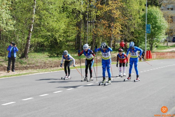 Noskaidroti ātrākie sprinteri „Sigulda open” rollerslēpošanā