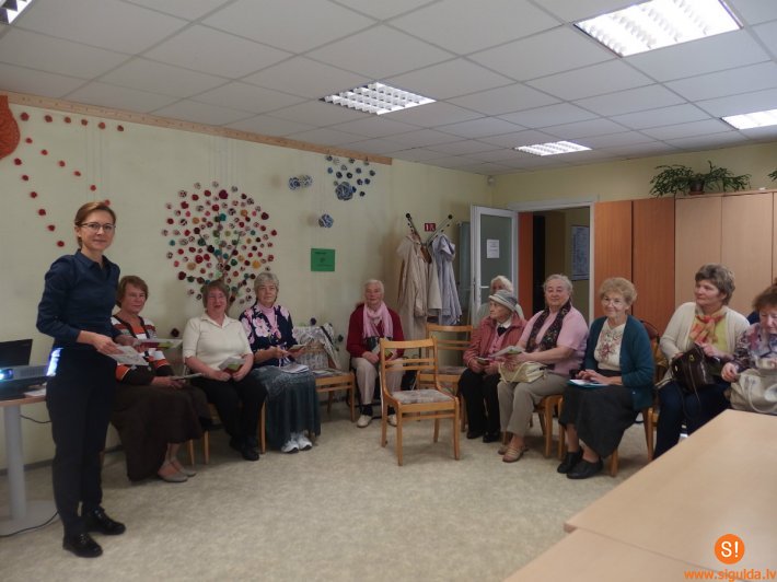 Novada seniori tiekas ar uztura speciālisti