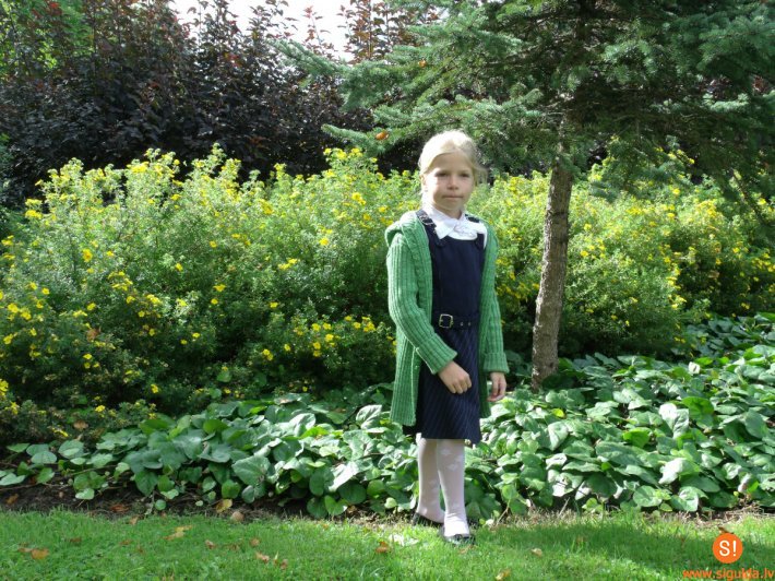 Aicina ziedot operācijai, lai mazā siguldiete varētu staigāt