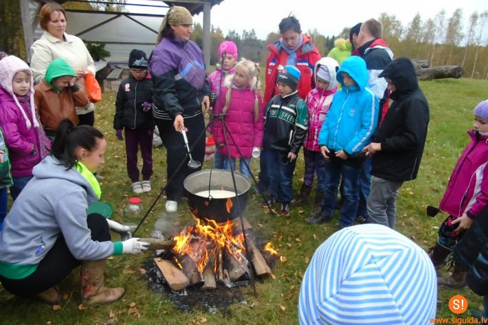Mores pamatskola atzīmē Putras dienu
