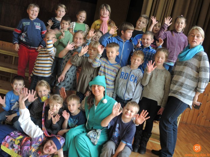 Rūķi Zintiņš un Mantiņš ciemojas pie Siguldas 1.pamatskolas pie 1.c klases