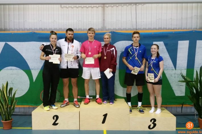 Aizvadīts Siguldas atklātais čempionāts badmintonā