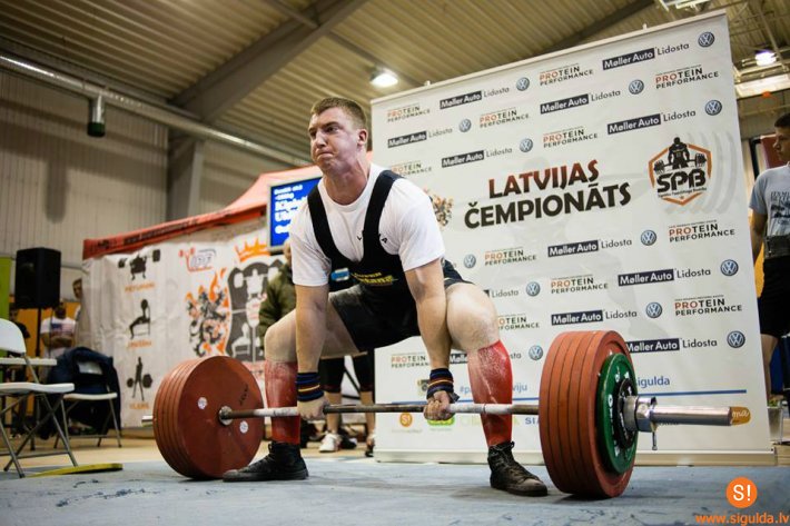 Siguldā aizvadītas lielākās spēka trīscīņas sacensības Latvijas vēsturē
