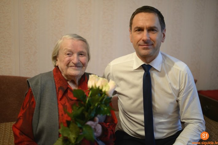 Siguldiete Alma Jānīte svin simtu viena gada jubileju