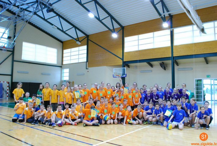 Siguldas novada skolu atklātās sacensības  rotaļā “Tautas bumba”