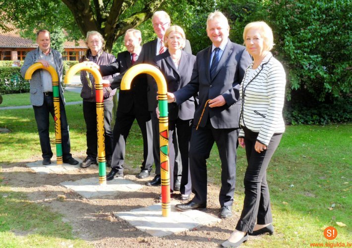 Vācijas sadraudzības pilsētas iedzīvotāji ziedo zupas virtuvei Siguldā