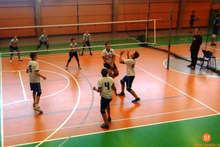 Latvijas Jaunatnes volejbola čempionātā aizvadītas pirmā posma spēle