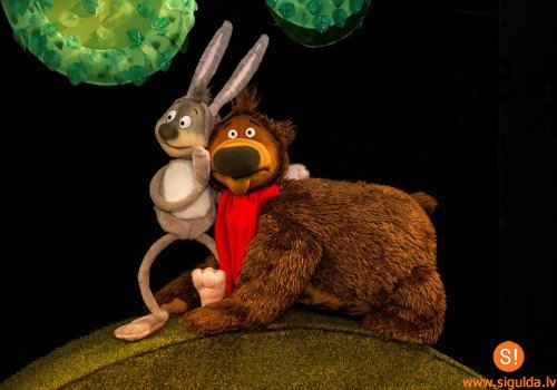 Leļļu teātra izrāde „Kur ņemt vienu apkampienu?”