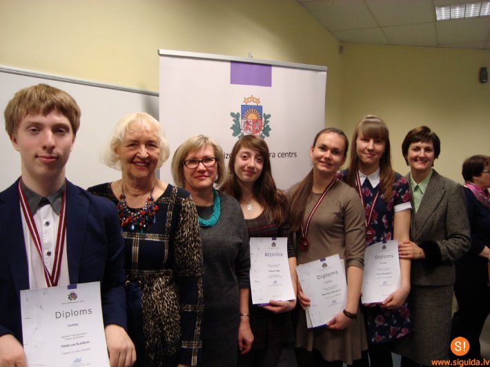 Darbs ar Siguldas Valsts ģimnāzijas skolēniem sabiedrisko zinātņu jomā