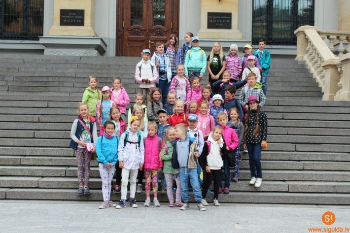 Noslēgusies mākslas nometne „Mākslas meklējumi dabas stihijās”