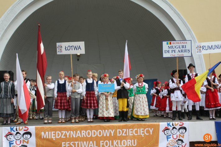 „Vizbulītes” dejotāji piedalās starptautiskā deju festivālā Polijā