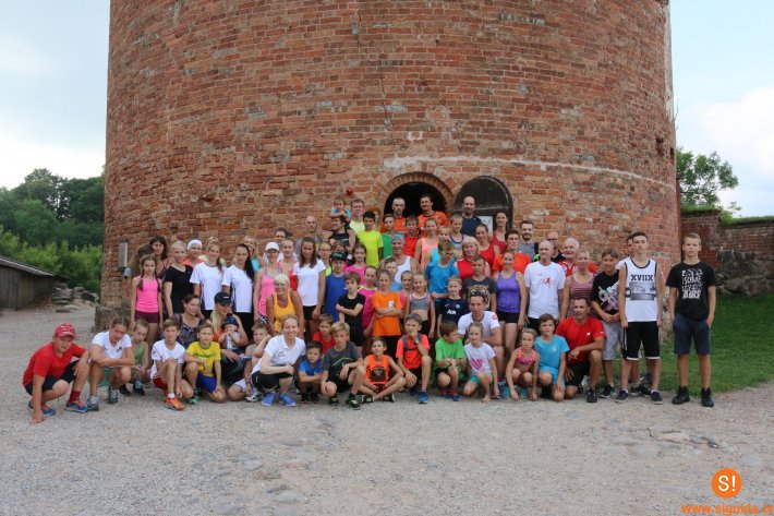 Aizvadīts „Sigulda Up Cup 2016” trešais posms – skrējiens Turaidas tornī