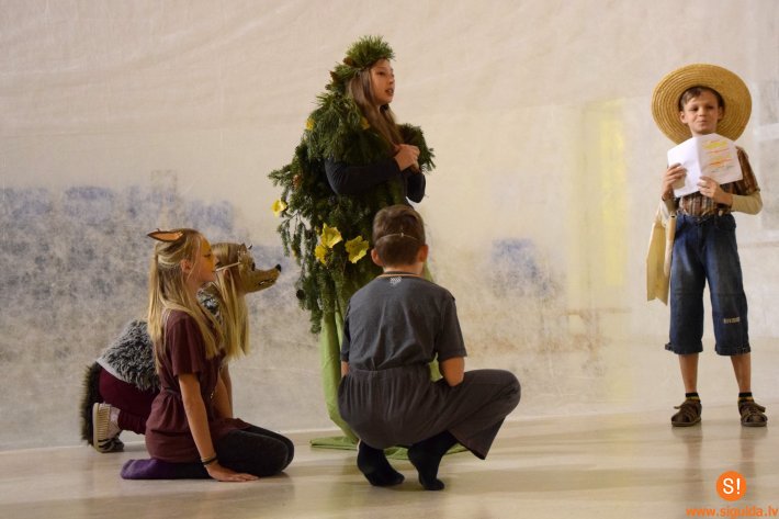 Dzejas dienas Laurenču sākumskolā noslēdzas ar Dzejas nakti