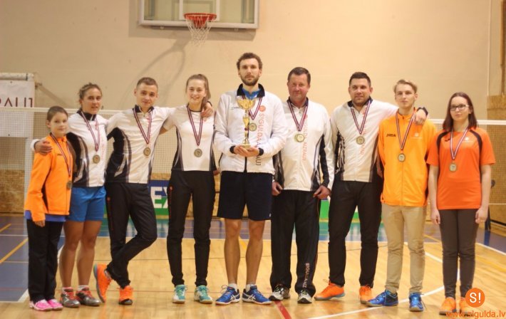 Siguldas komanda uzvarējusi Latvijas čempionātā badmintonā
